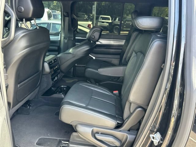 Used 2025 Jeep Wagoneer L Series II w/ Premium Group I AWD/4WD image 30