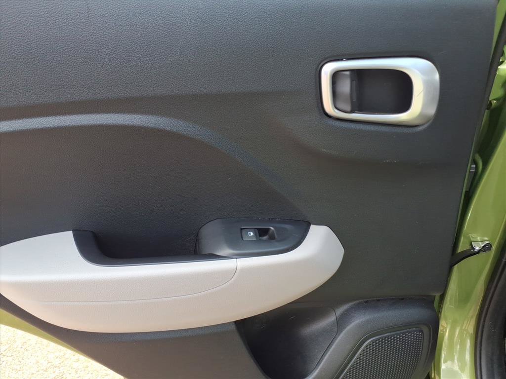 Used 2024 Hyundai Venue SEL FWD image 10