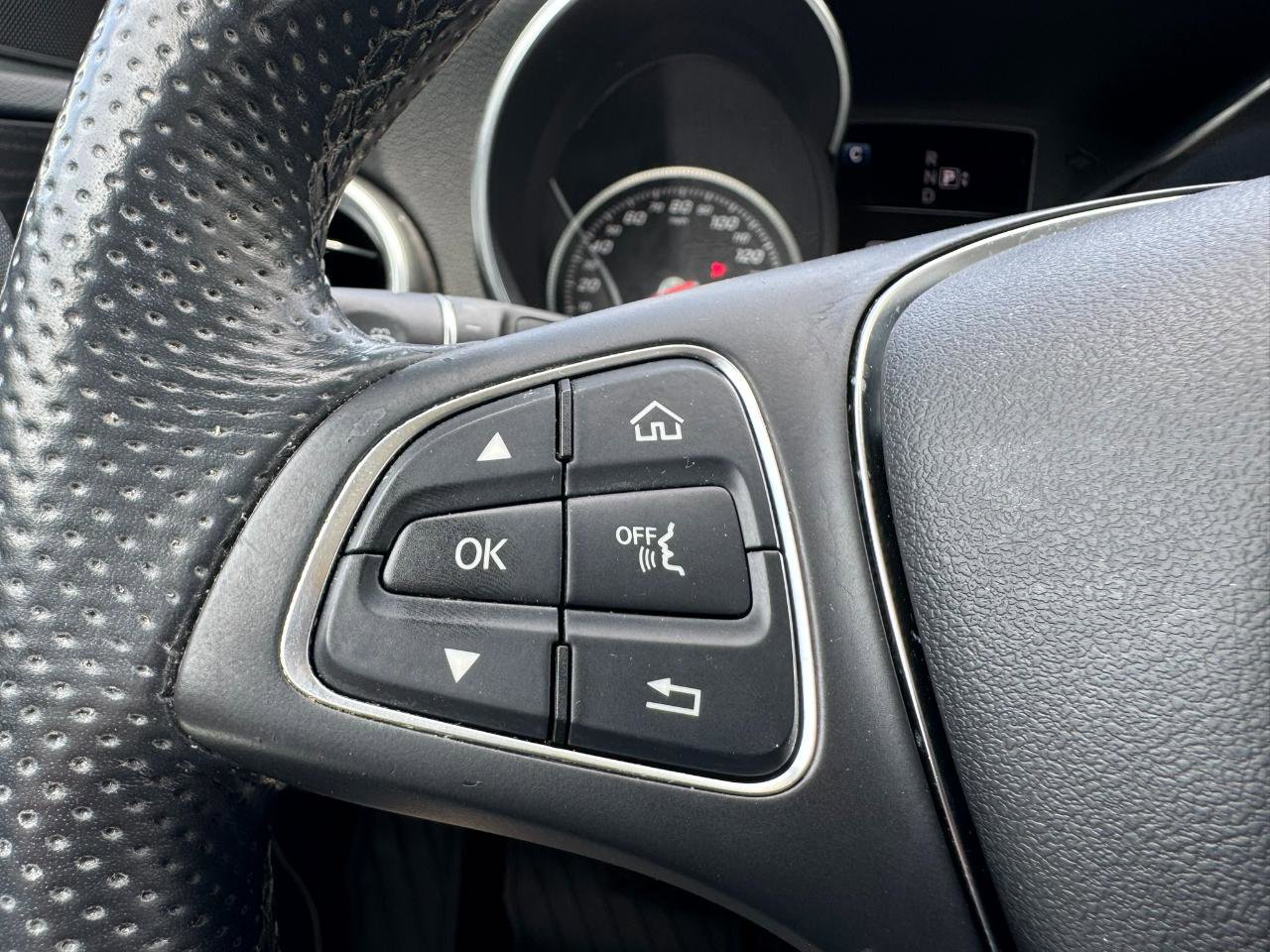 Used 2015 Mercedes-Benz C 300 4MATIC Sedan image 12