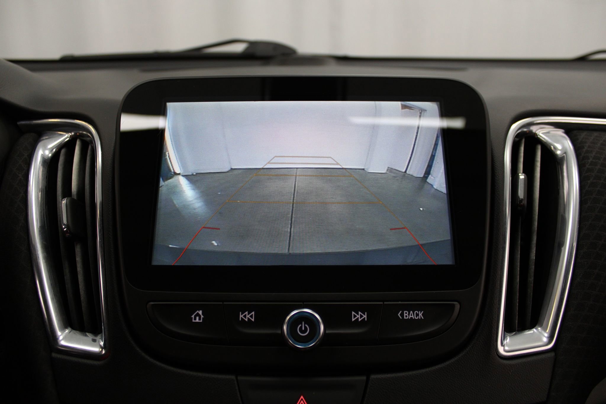 Used 2018 Chevrolet Malibu LT image 40