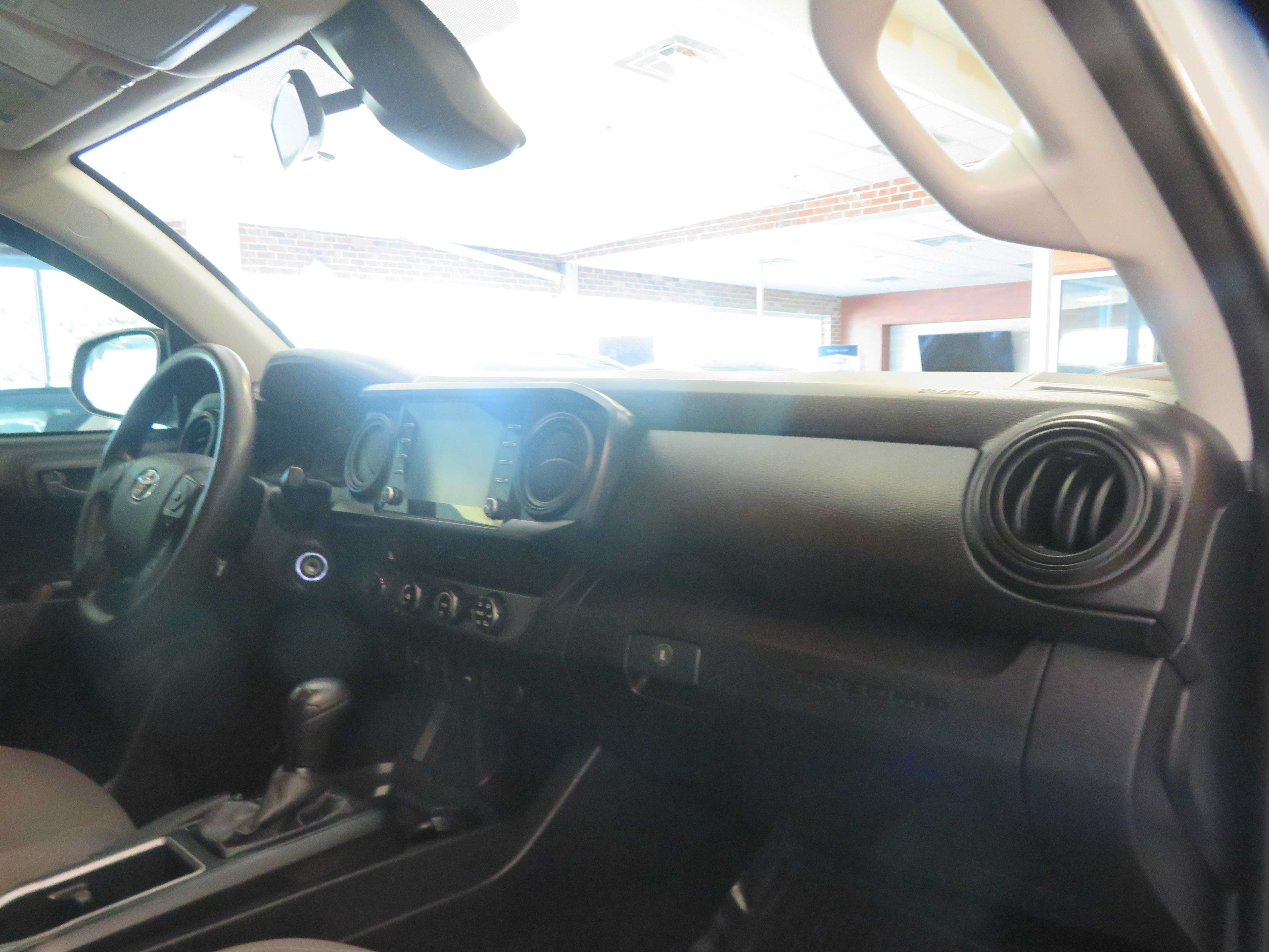 Used 2020 Toyota Tacoma SR AWD/4WD image 28