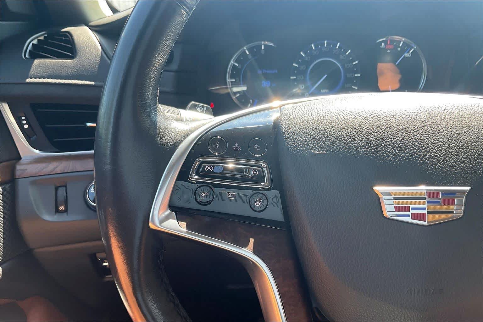 Used 2020 Cadillac Escalade Premium Luxury AWD/4WD image 25