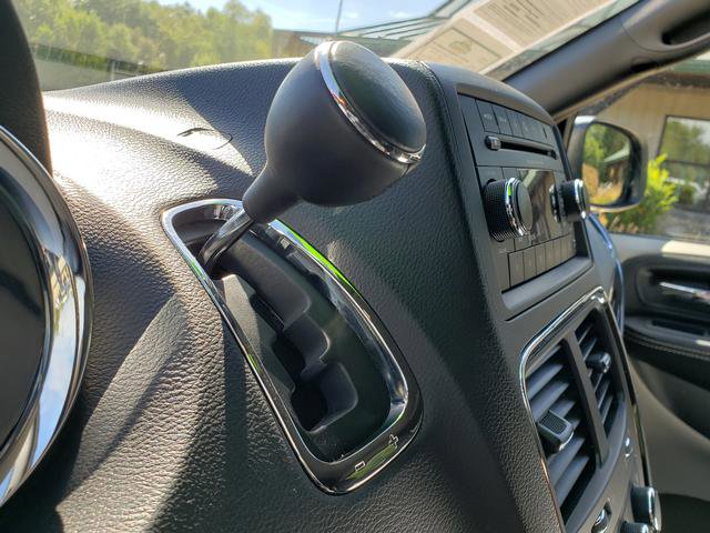 Used 2016 Dodge Grand Caravan SE image 23