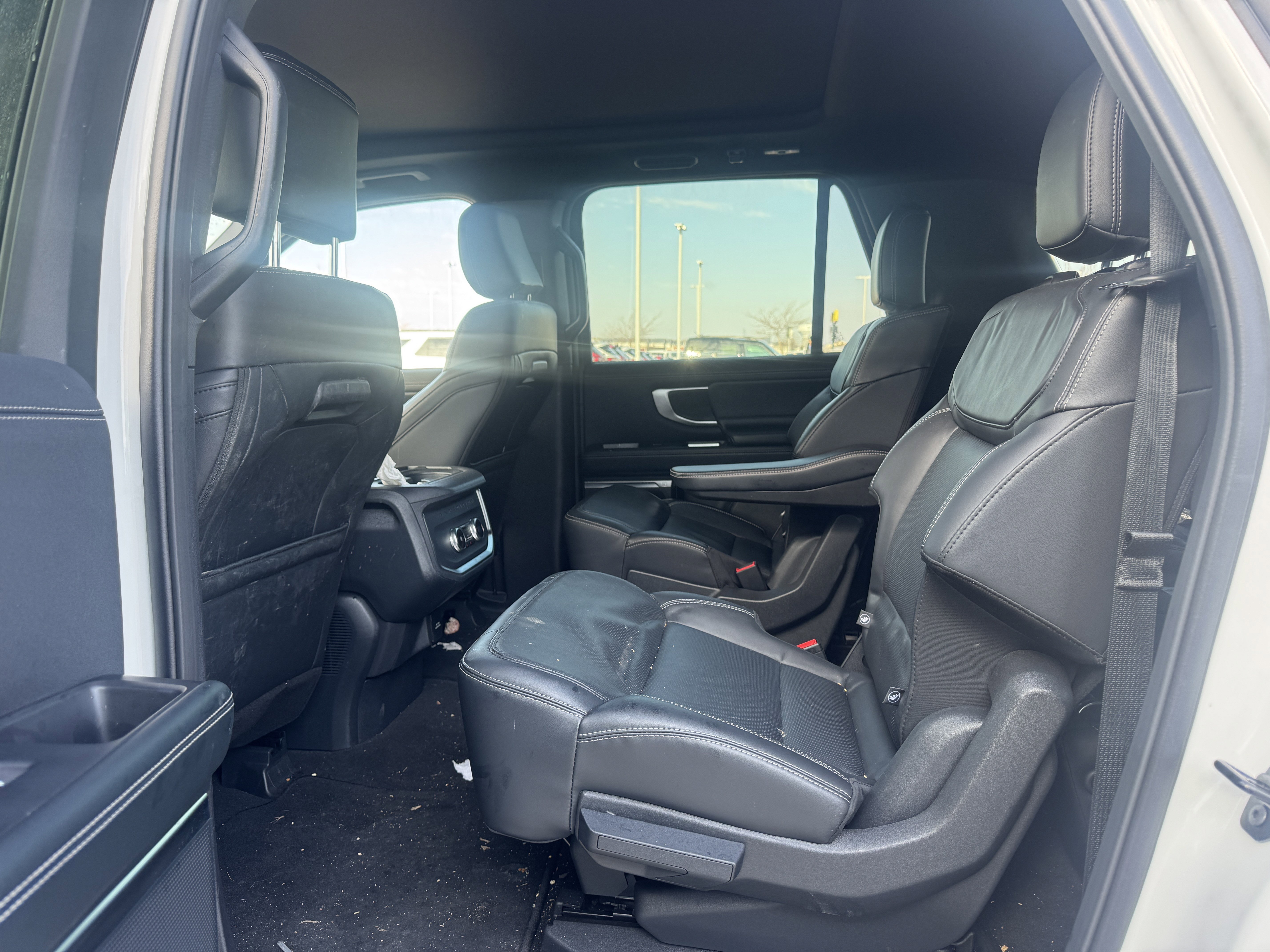 Used 2025 Ford Expedition Max Platinum w/ Stealth Appearance Package image 6