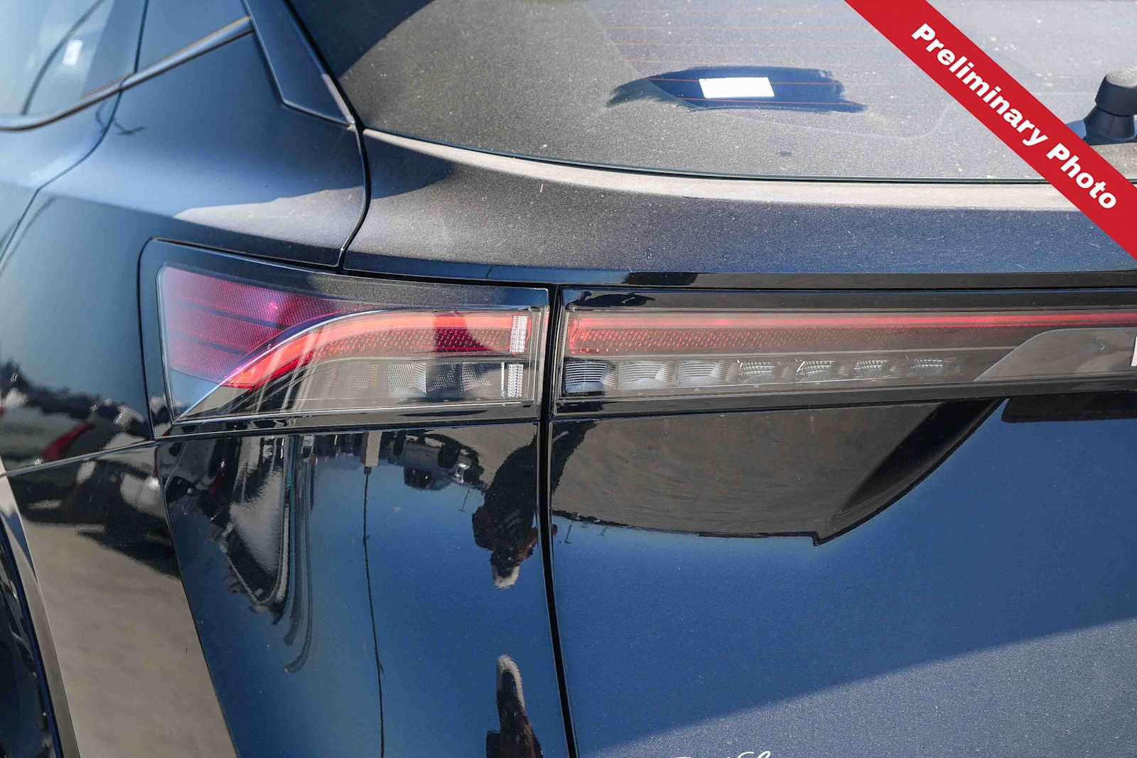 Used 2024 Nissan Ariya AWD image 9