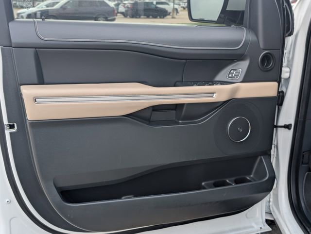 Used 2022 Ford Expedition Limited image 10