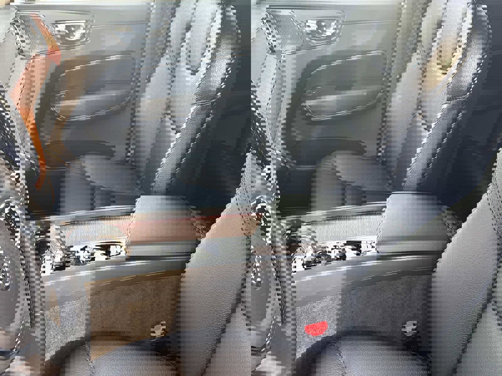 Certified 2023 Volvo XC60 B5 Plus w/ Climate Package image 20