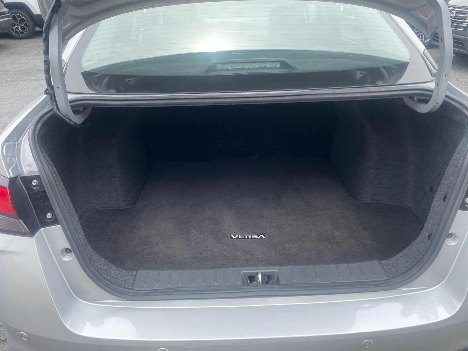 Used 2025 Nissan Versa SV FWD image 31