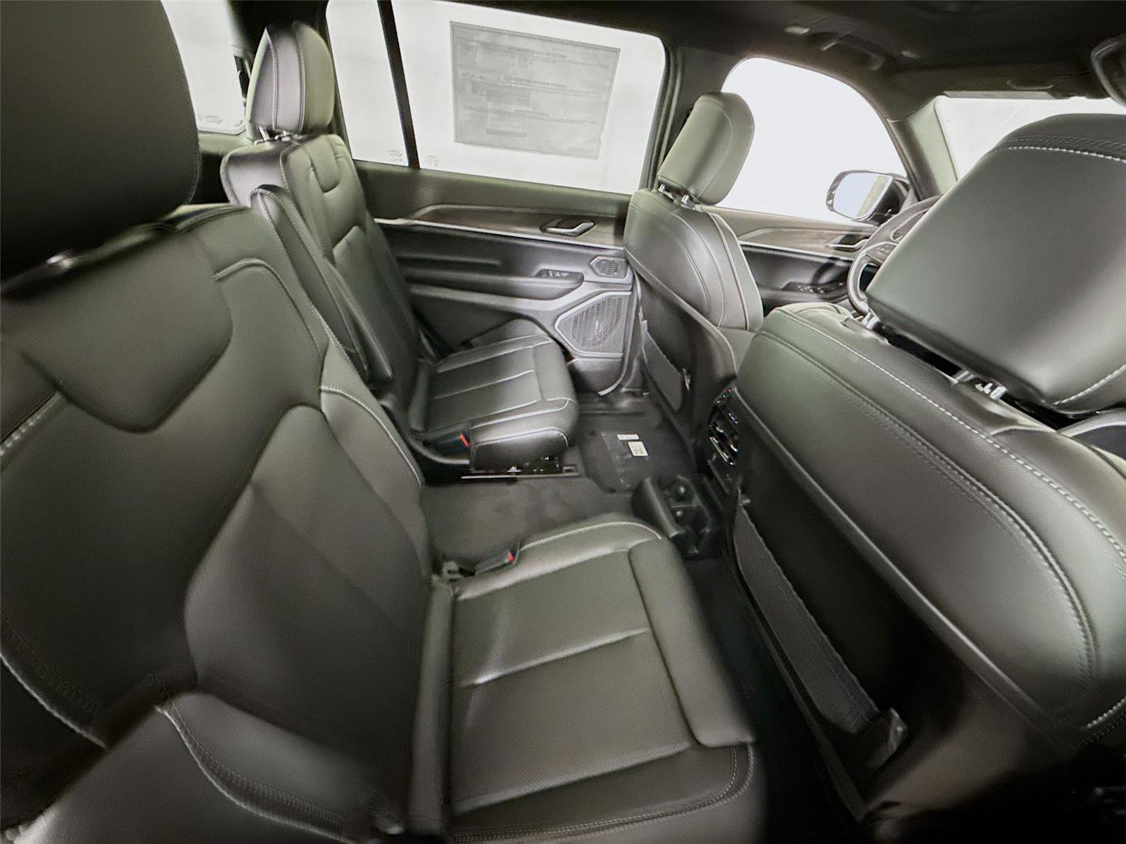 New 2026 Jeep Grand Cherokee L Limited w/ Luxury Tech Group II image 23