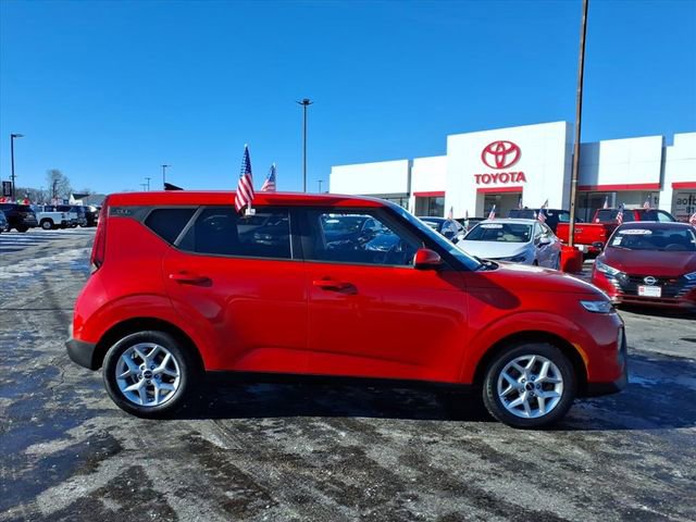 Used 2022 Kia Soul LX w/ Technology Package image 2