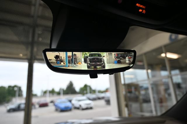 New 2026 GMC Yukon XL Elevation w/ Elevation Premium Package AWD/4WD image 18