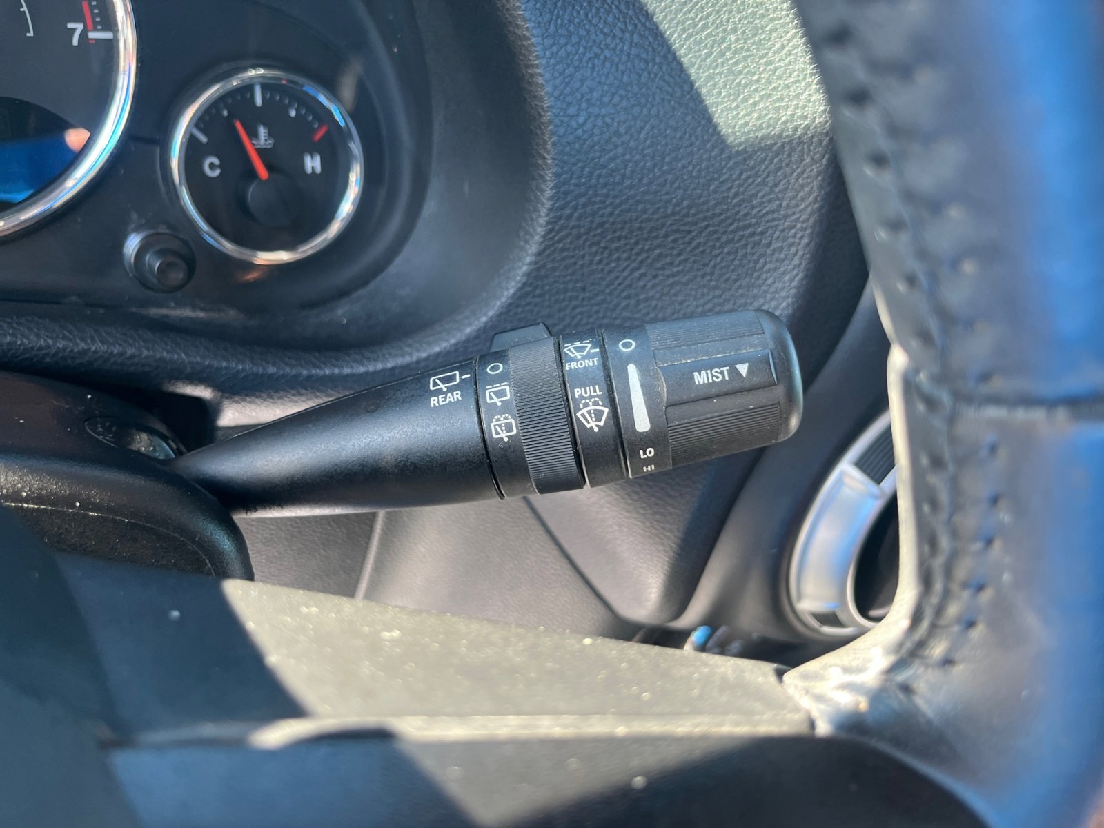 Used 2015 Jeep Wrangler Unlimited Rubicon w/ Connectivity Group image 11