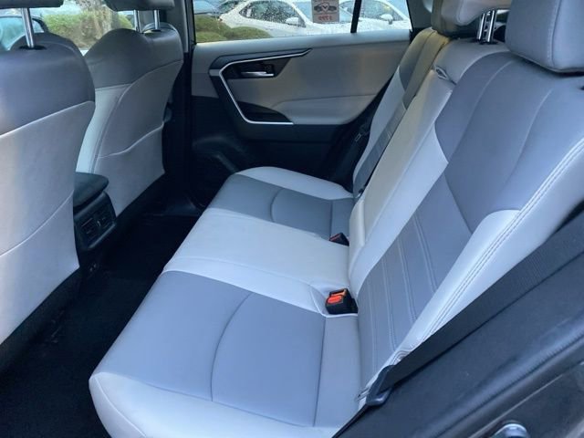 Used 2021 Toyota RAV4 XLE Premium image 19