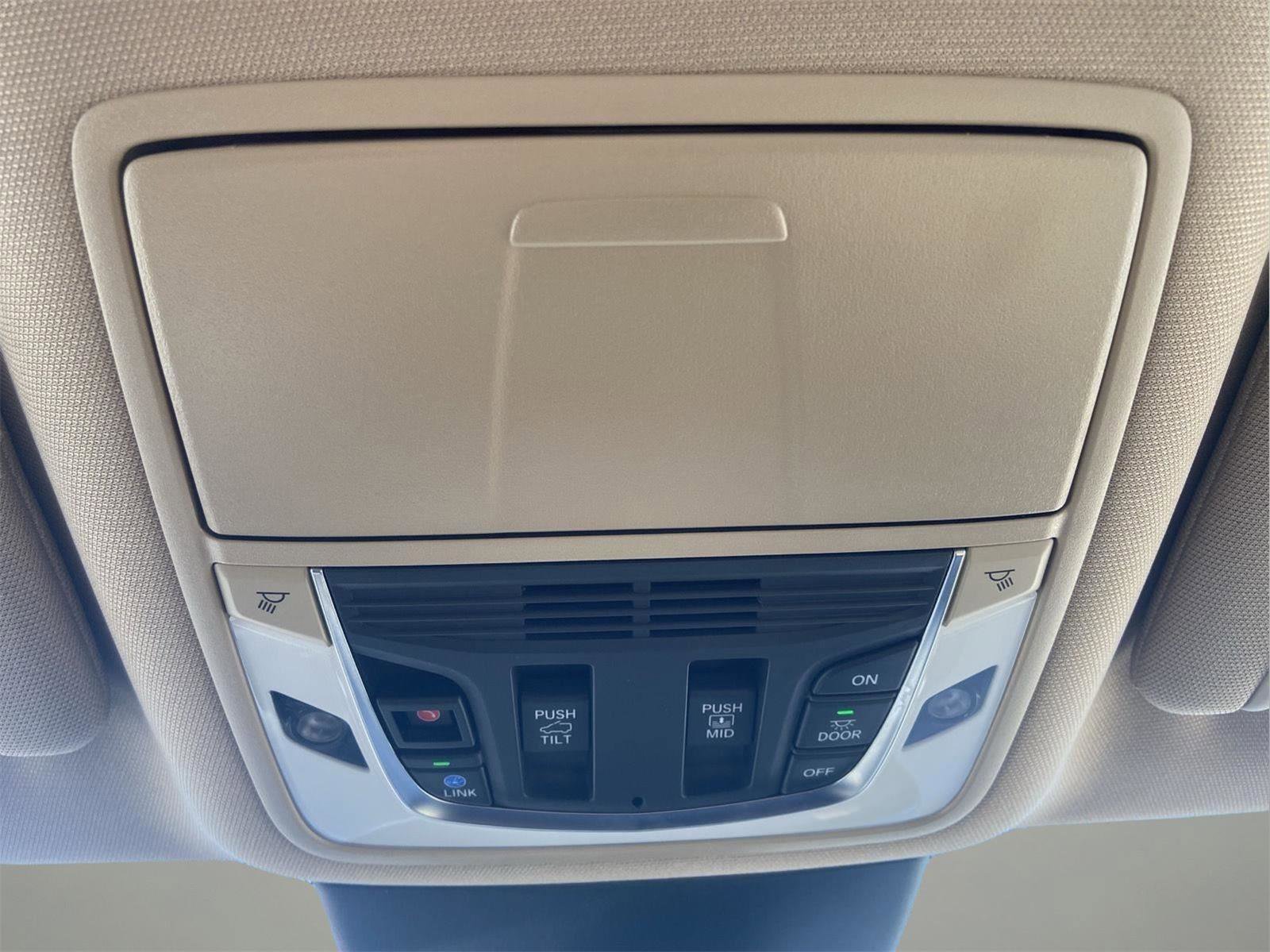 Used 2023 Acura MDX SH-AWD w/ Technology Package image 31