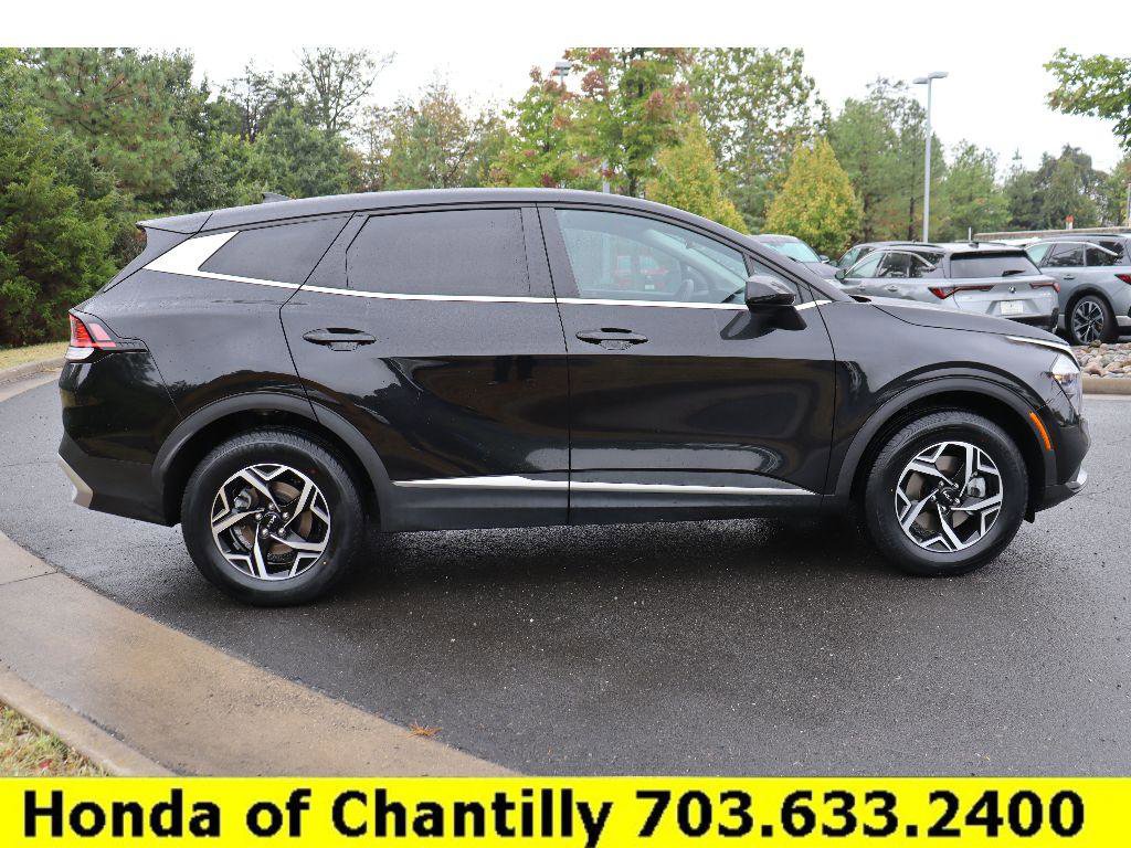 Used 2023 Kia Sportage LX image 9