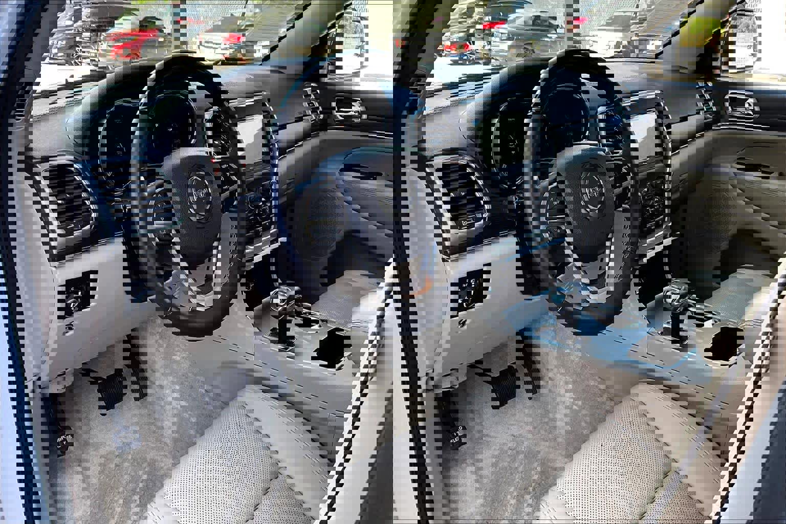 Used 2015 Jeep Grand Cherokee Overland image 18