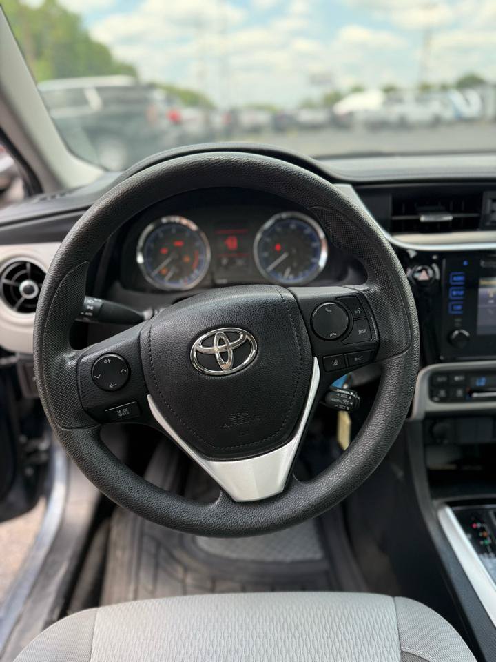 Used 2017 Toyota Corolla LE FWD image 9