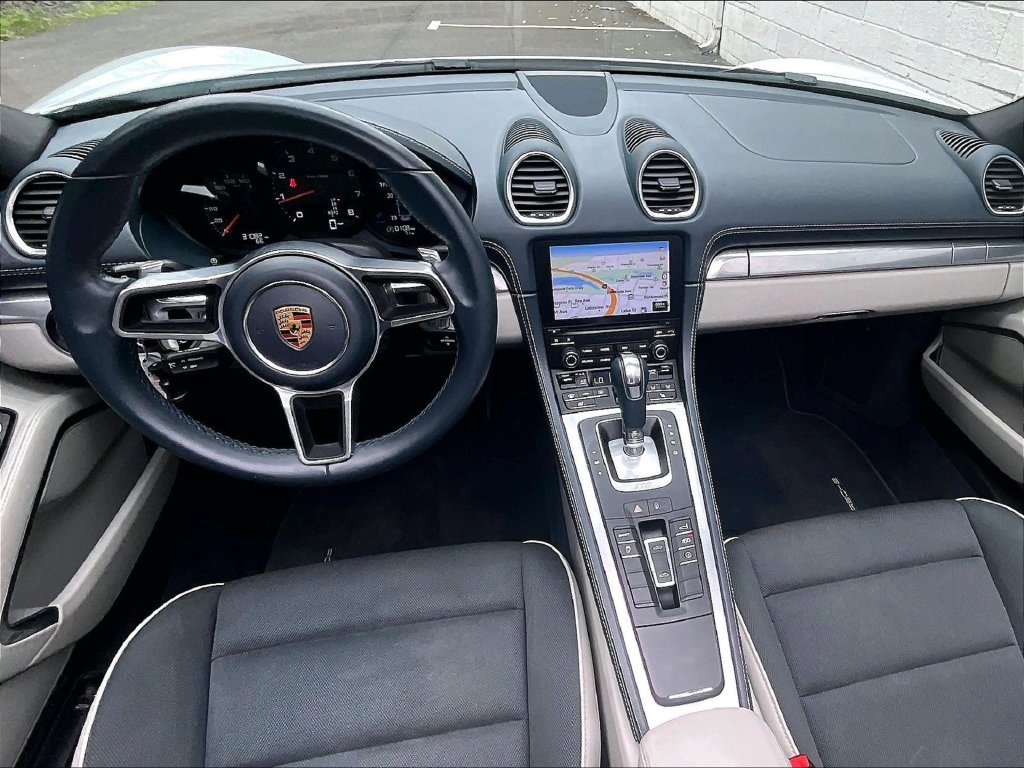 Used 2019 Porsche 718 Boxster RWD image 18