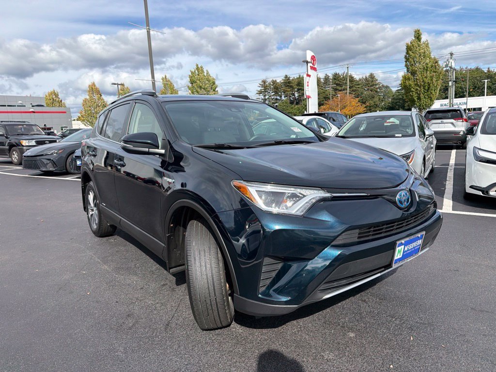 Certified 2018 Toyota RAV4 LE AWD/4WD image 3