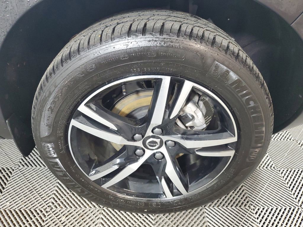 Certified 2026 Volvo XC40 B5 Core w/ Climate Package image 13