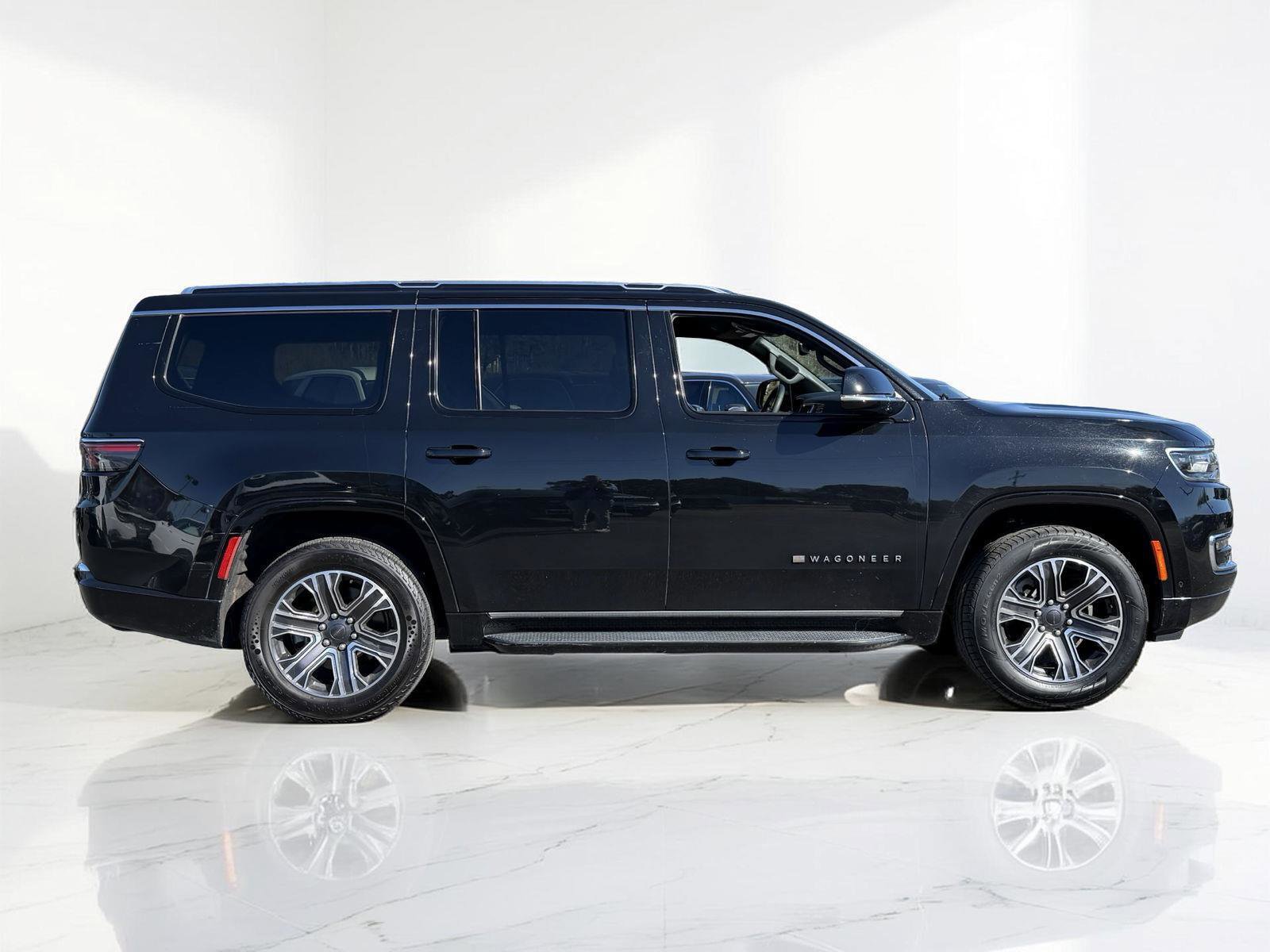 Used 2024 Jeep Wagoneer Series II w/ Flexible Seating Group image 2