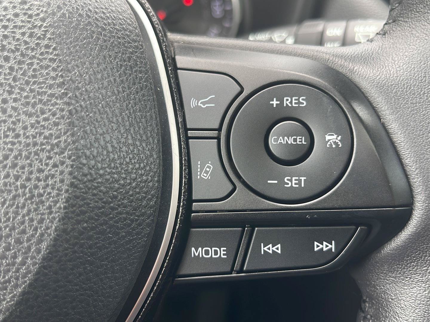 Used 2020 Toyota RAV4 XLE Premium AWD/4WD image 26