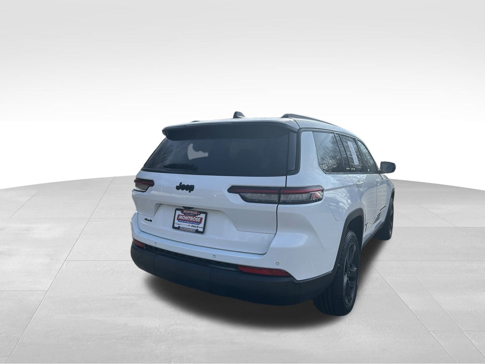 Used 2023 Jeep Grand Cherokee L Laredo image 6