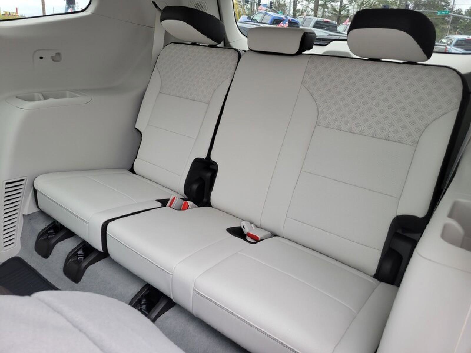 New 2026 GMC Acadia Denali w/ Super Cruise Package image 32