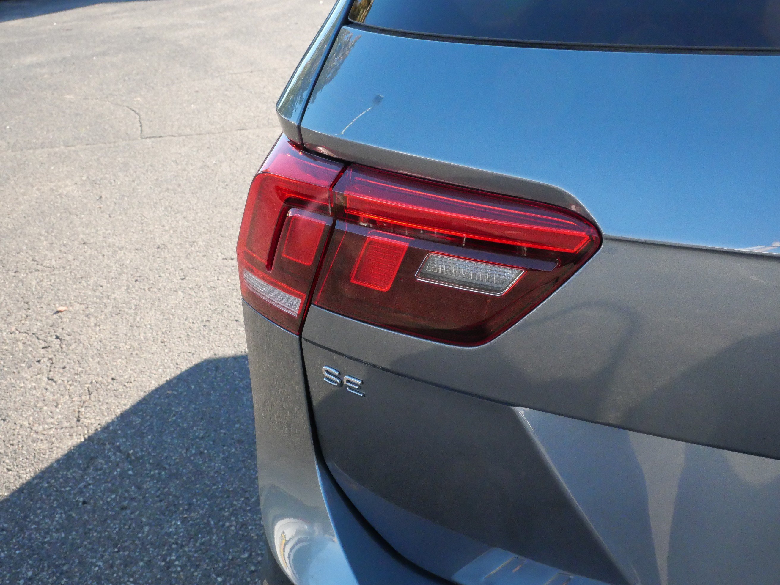 Certified 2023 Volkswagen Tiguan SE w/ Panoramic Sunroof Package AWD/4WD image 17