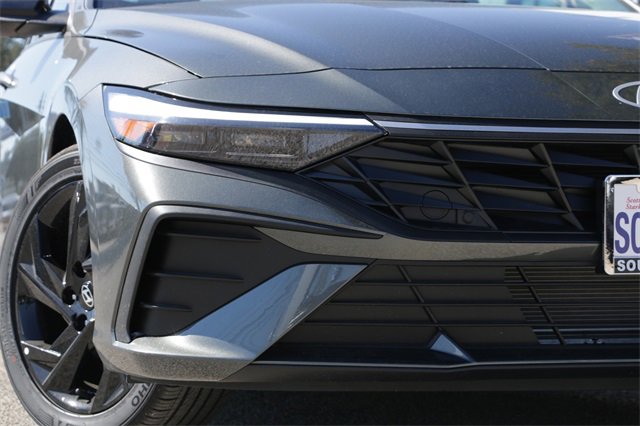 Used 2026 Hyundai Elantra Sport image 3