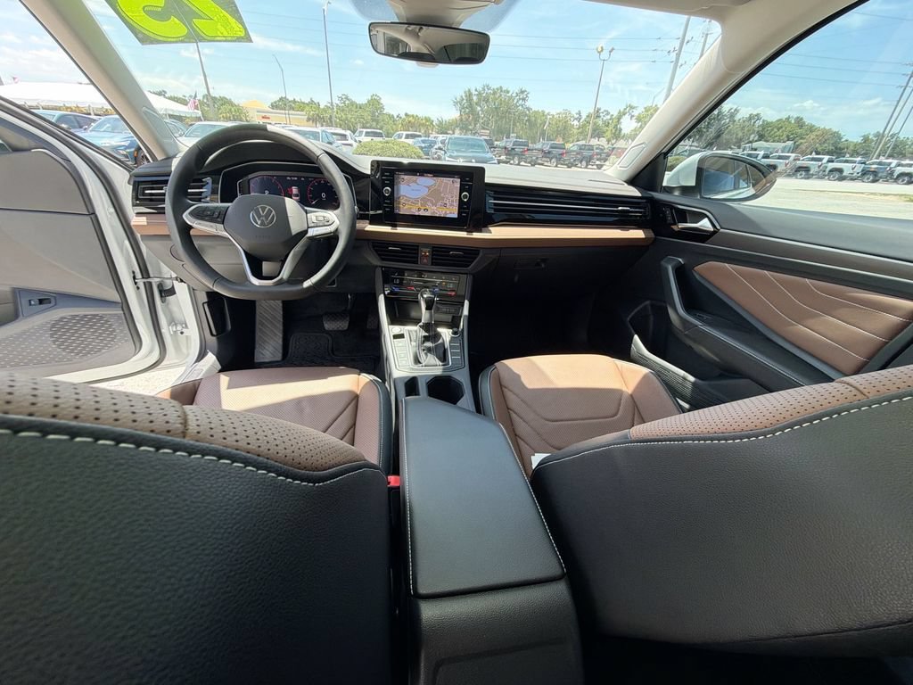 Used 2025 Volkswagen Jetta SEL FWD image 11