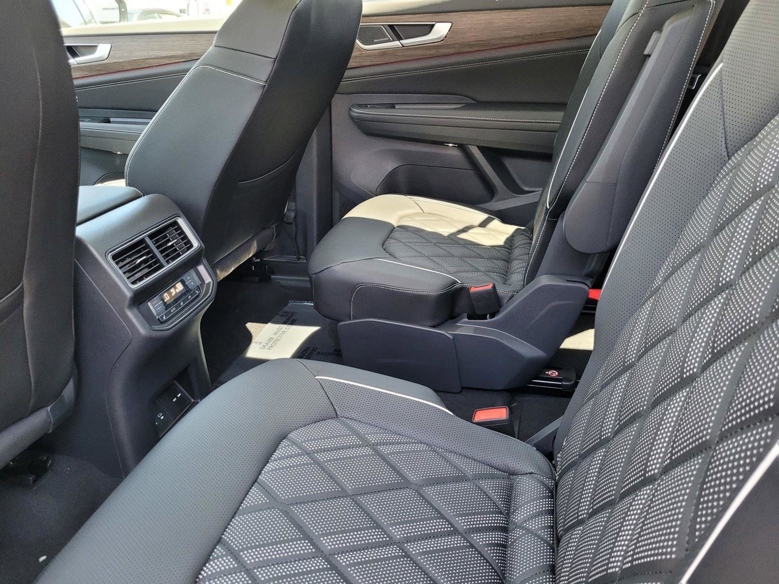 New 2025 Volkswagen Atlas SEL Premium R-Line image 13