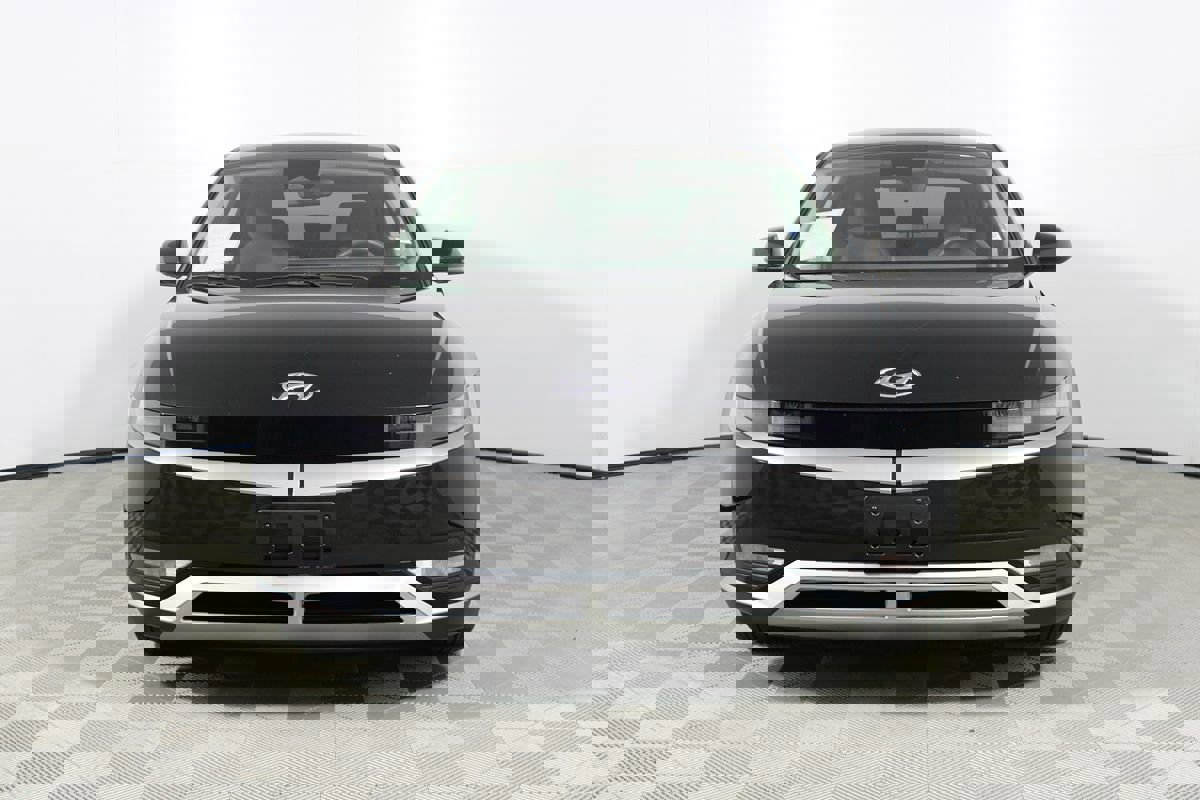 Used 2024 Hyundai Ioniq 5 SE image 2