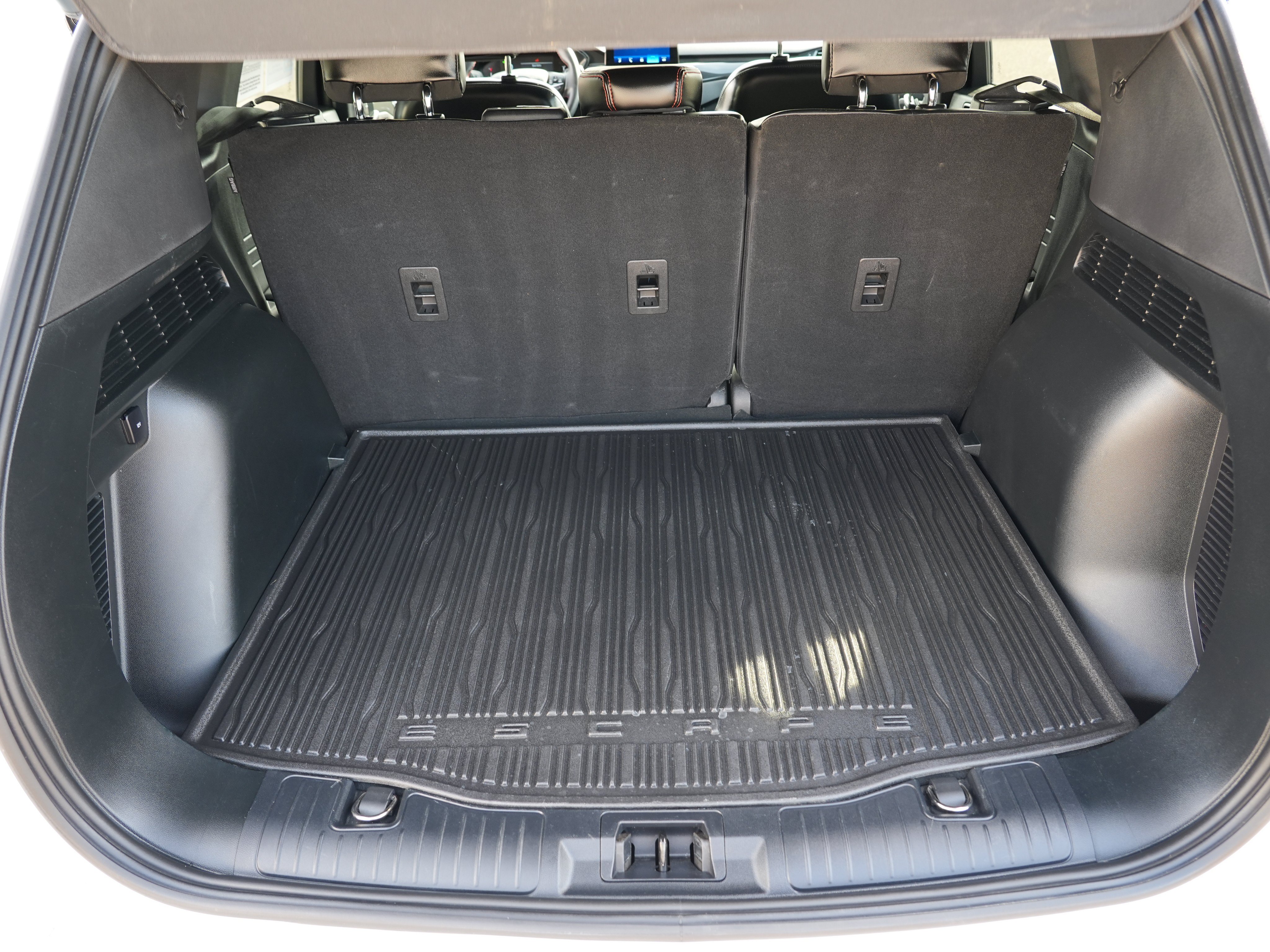 Used 2023 Ford Escape ST-Line Select AWD/4WD image 29