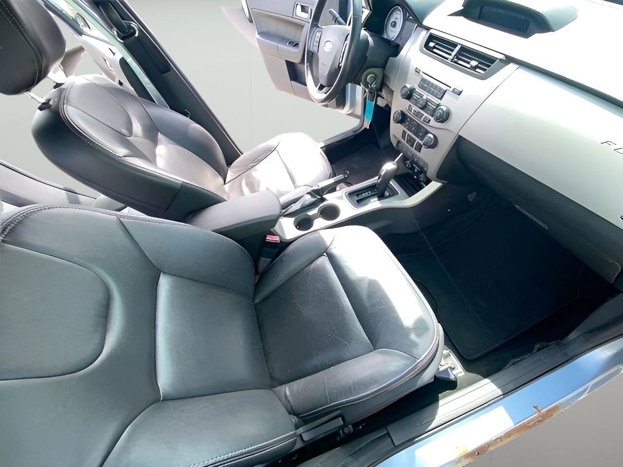 Used 2009 Ford Focus SEL FWD image 34