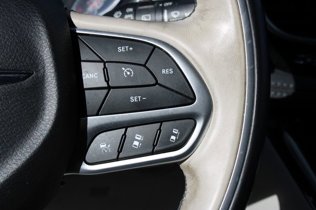 Used 2018 Chrysler Pacifica Limited w/ Advanced Safetytec Group image 28