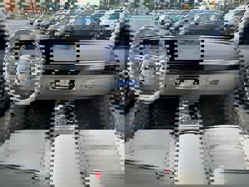 Used 2024 Genesis GV60 Advanced image 12