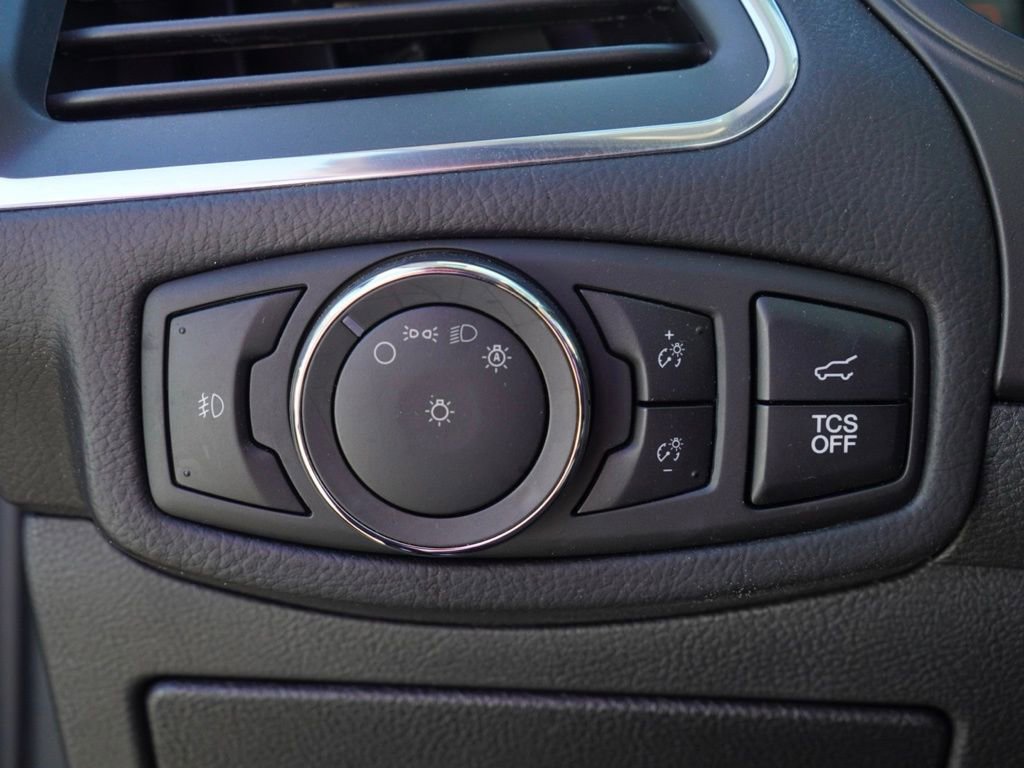 Used 2024 Ford Edge Titanium image 9