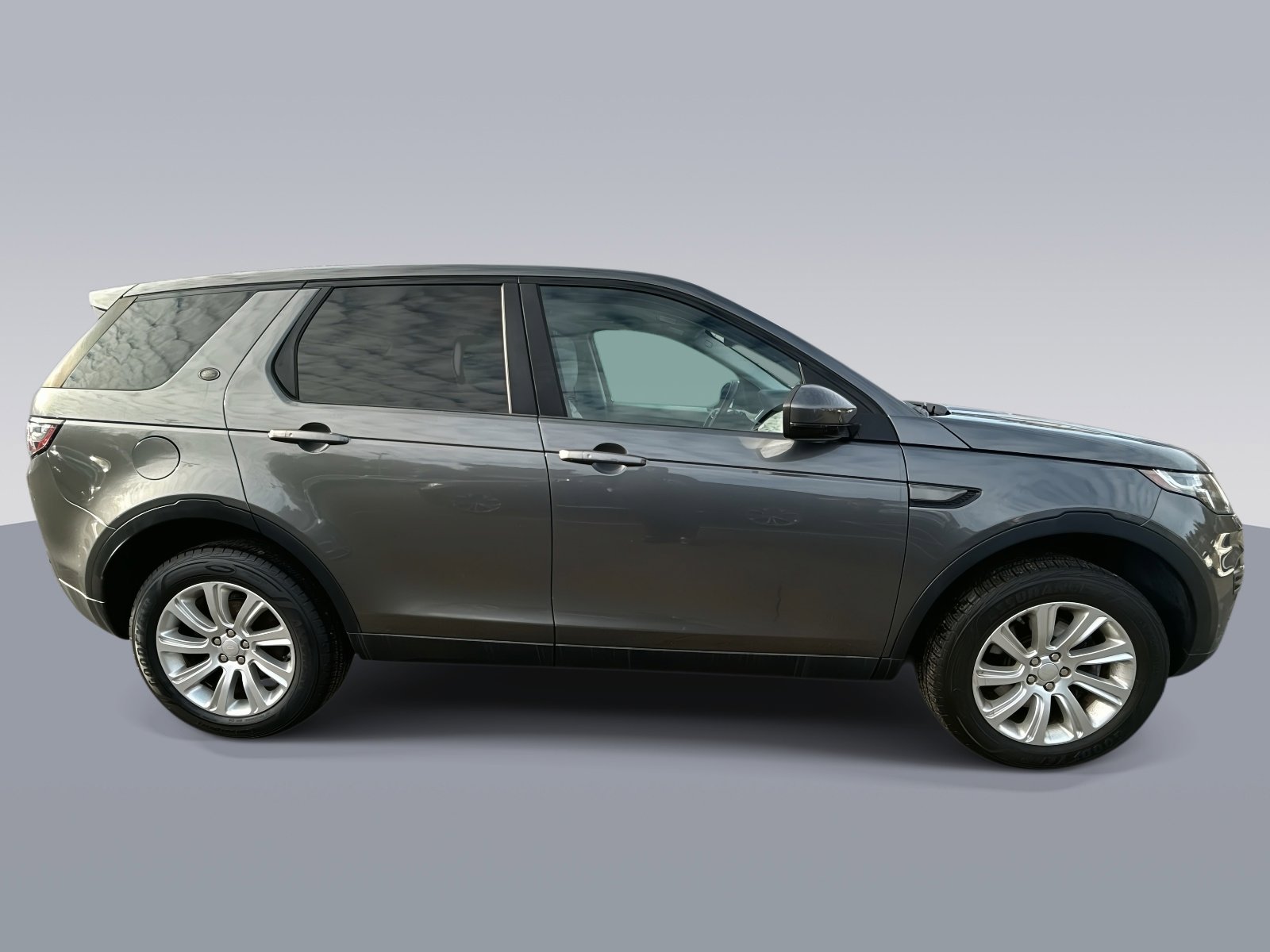 Used 2019 Land Rover Discovery Sport SE image 2