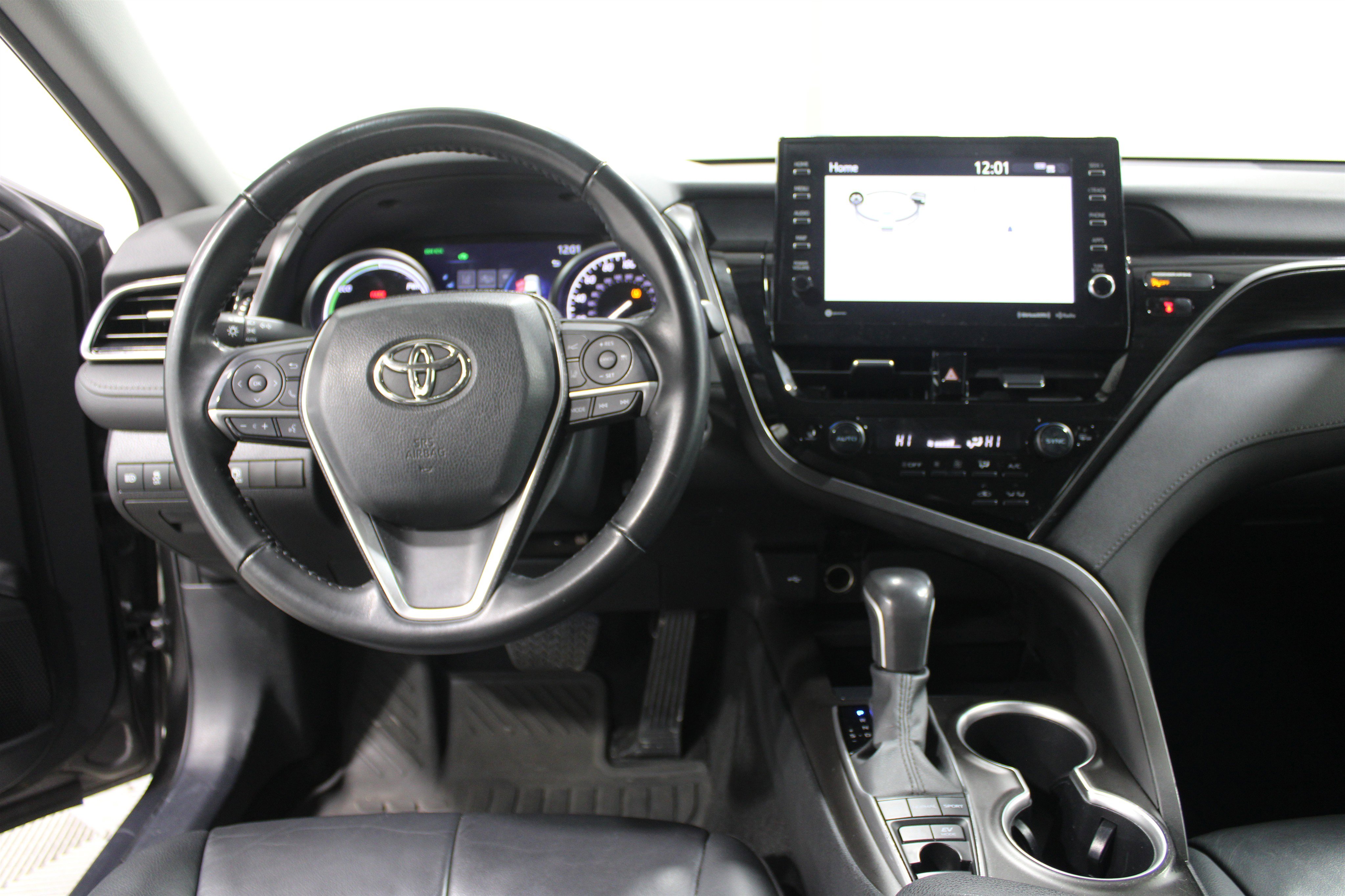 Used 2023 Toyota Camry XLE image 2