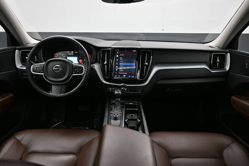 Used 2018 Volvo XC60 T5 Momentum w/ Vision Package AWD/4WD image 43