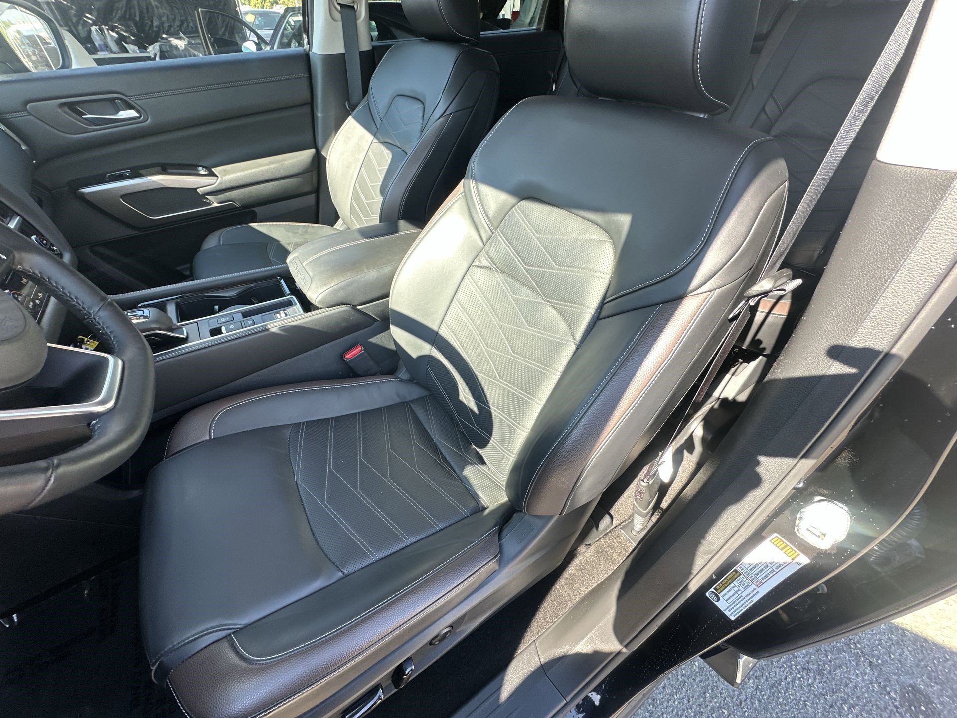 Used 2024 Nissan Pathfinder Platinum w/ Cargo Package image 13