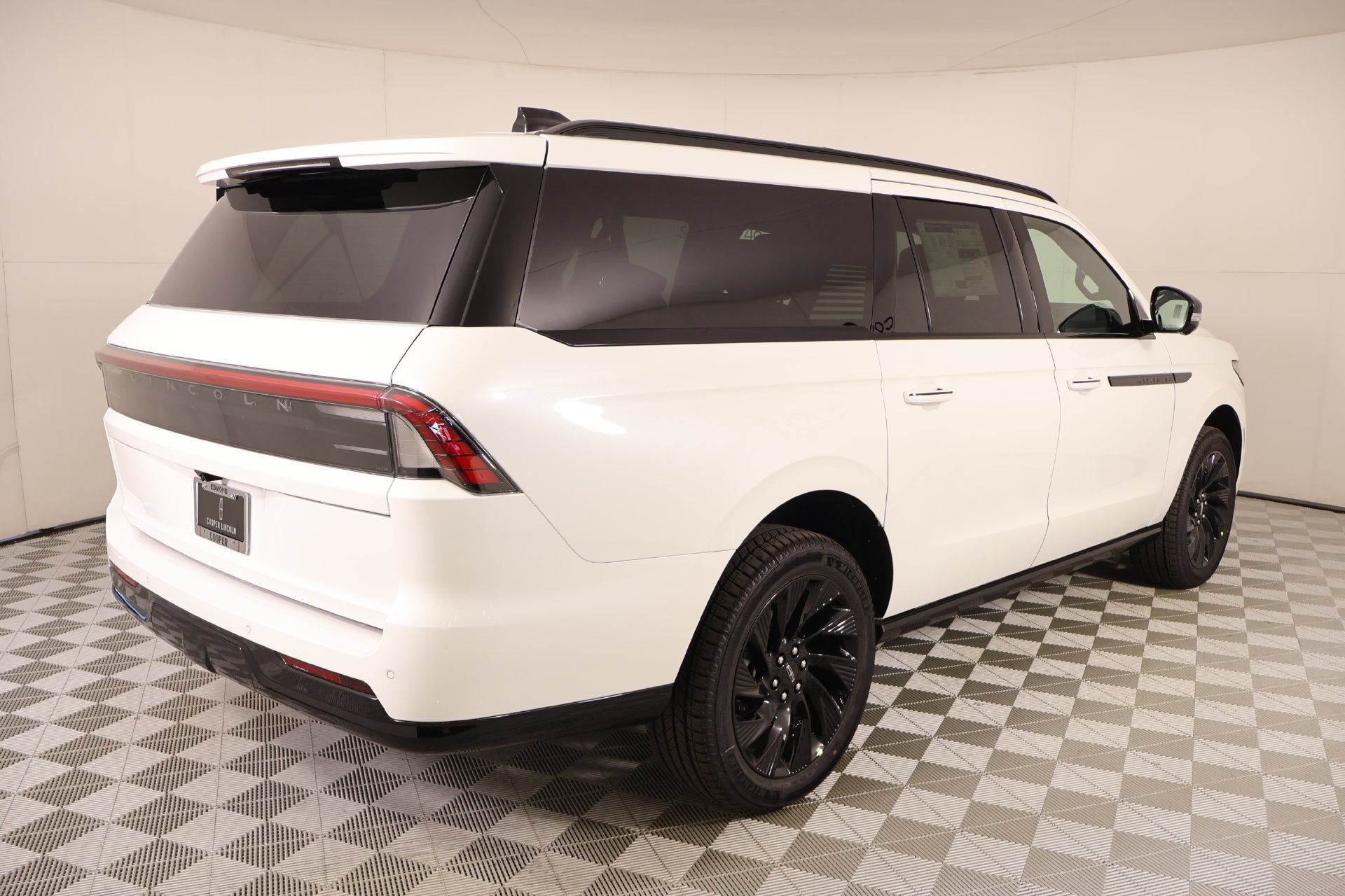 New 2027 Lincoln Navigator L Reserve w/ Jet Appearance Package AWD/4WD image 22