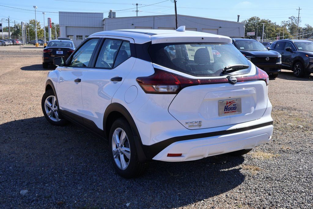 New 2025 Nissan Kicks Play S image 2