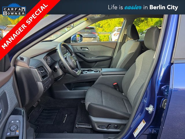 Used 2023 Nissan Rogue SV image 16