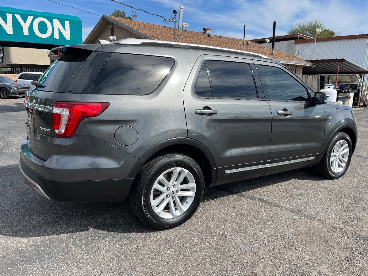 Used 2016 Ford Explorer XLT w/ Equipment Group 202A FWD image 4