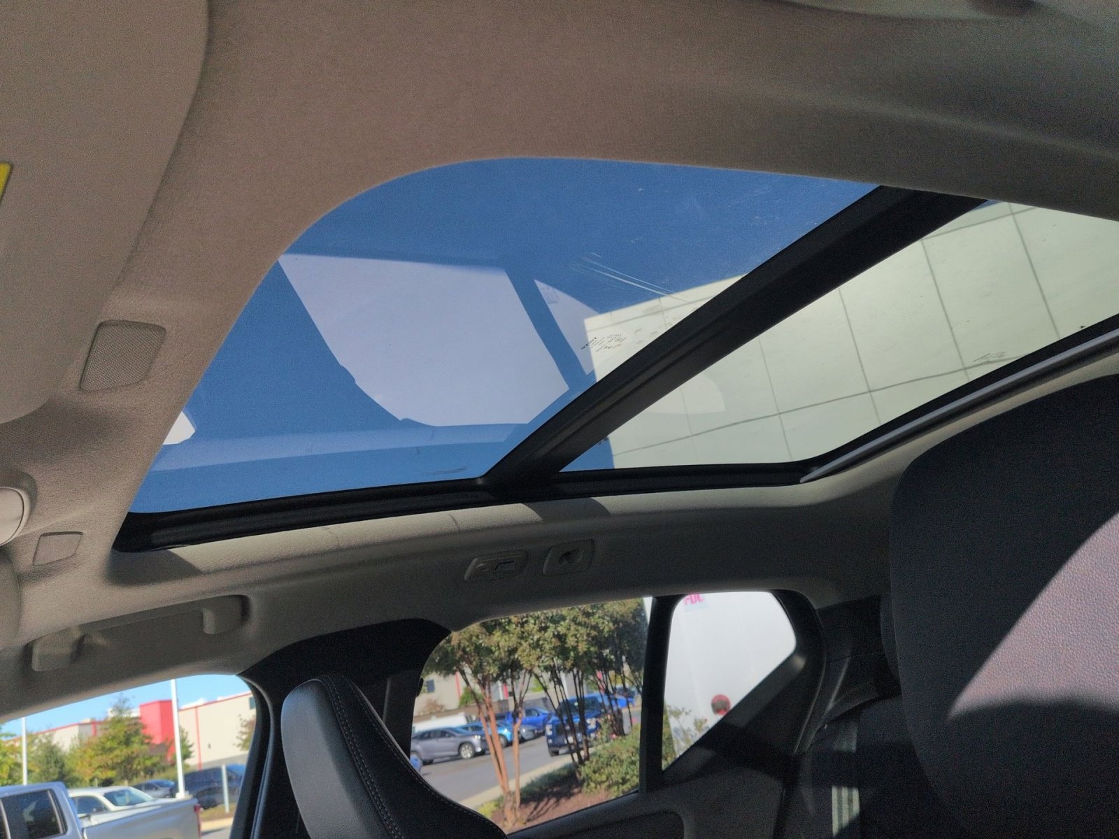 New 2026 Volvo XC40 B5 Plus w/ Protection Package Premier image 24