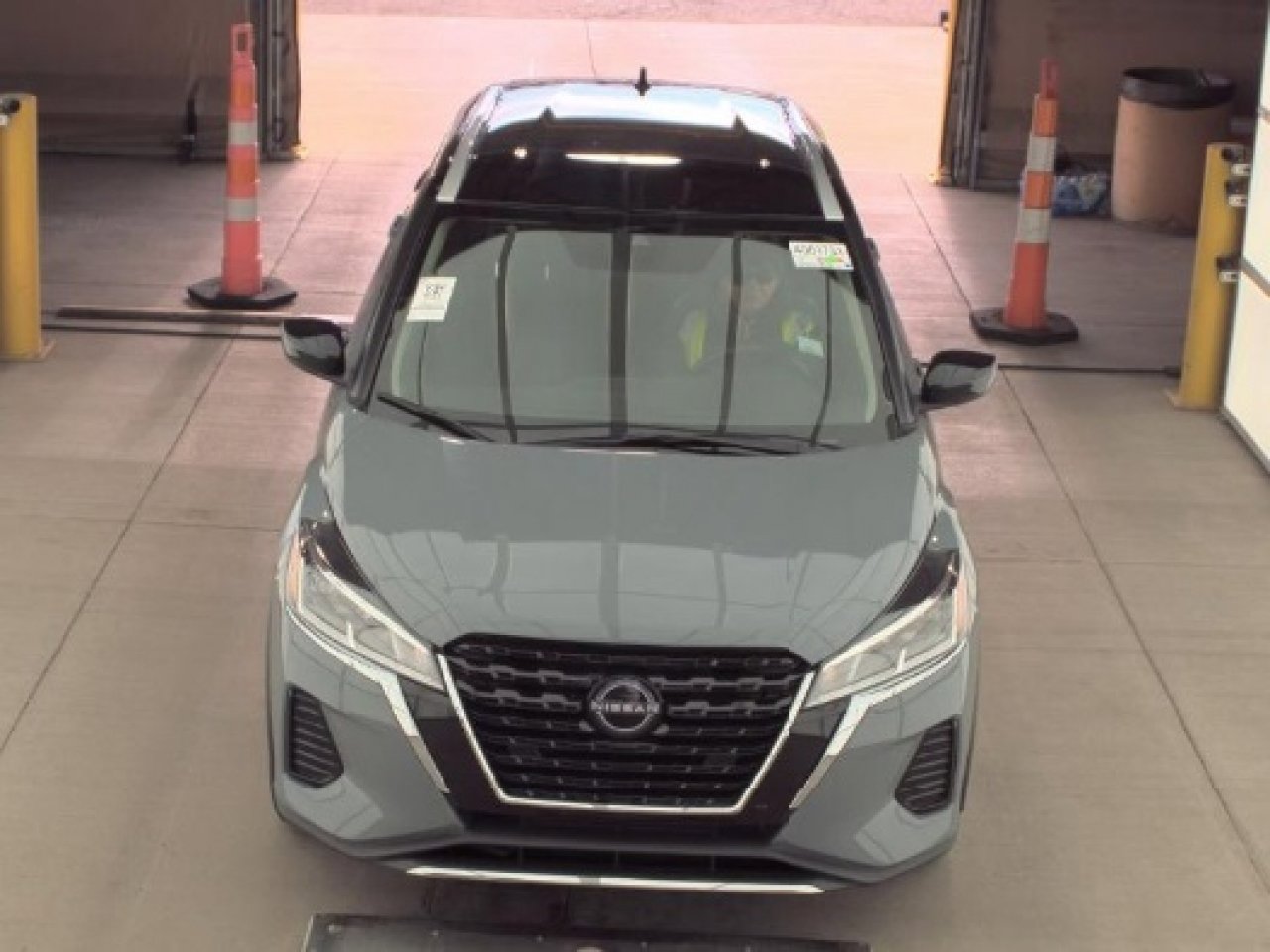 Used 2023 Nissan Kicks SV image 3