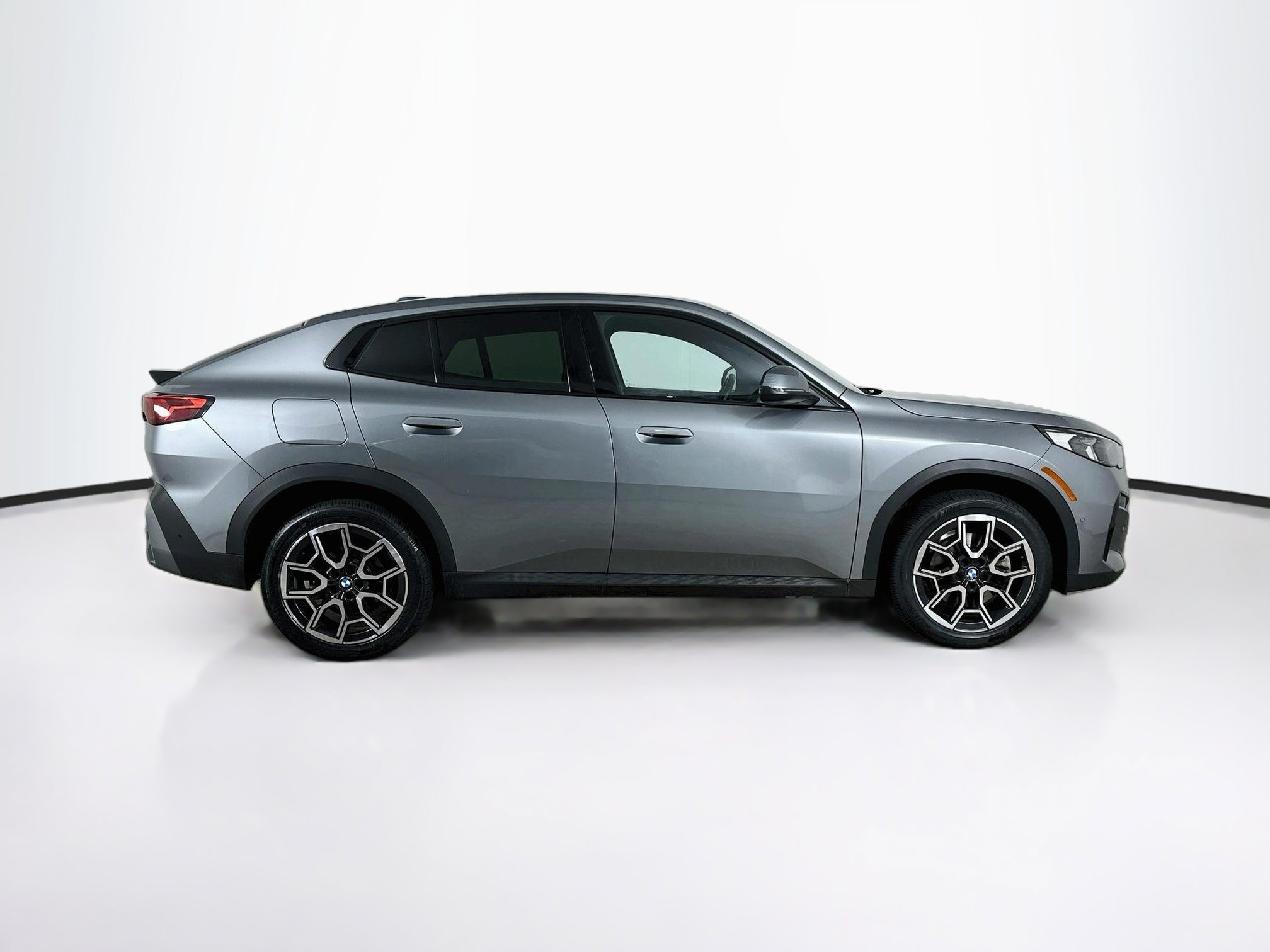 Used 2026 BMW X2 xDrive28i w/ Convenience Package AWD/4WD image 10