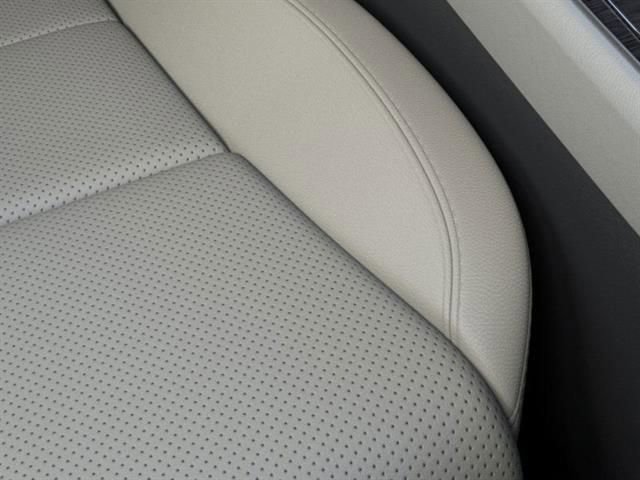 New 2026 Lincoln Aviator AWD w/ Jet Appearance Package image 16